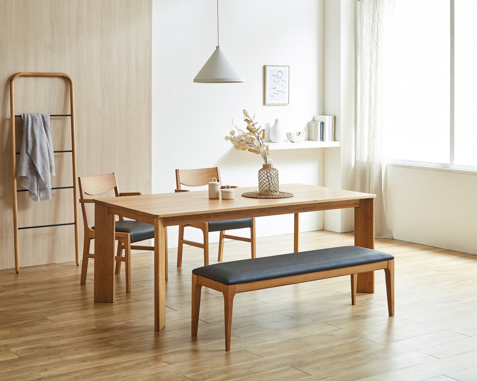 在庫品】 ダイニングテーブル マンティス オーク無垢材 160/180cm