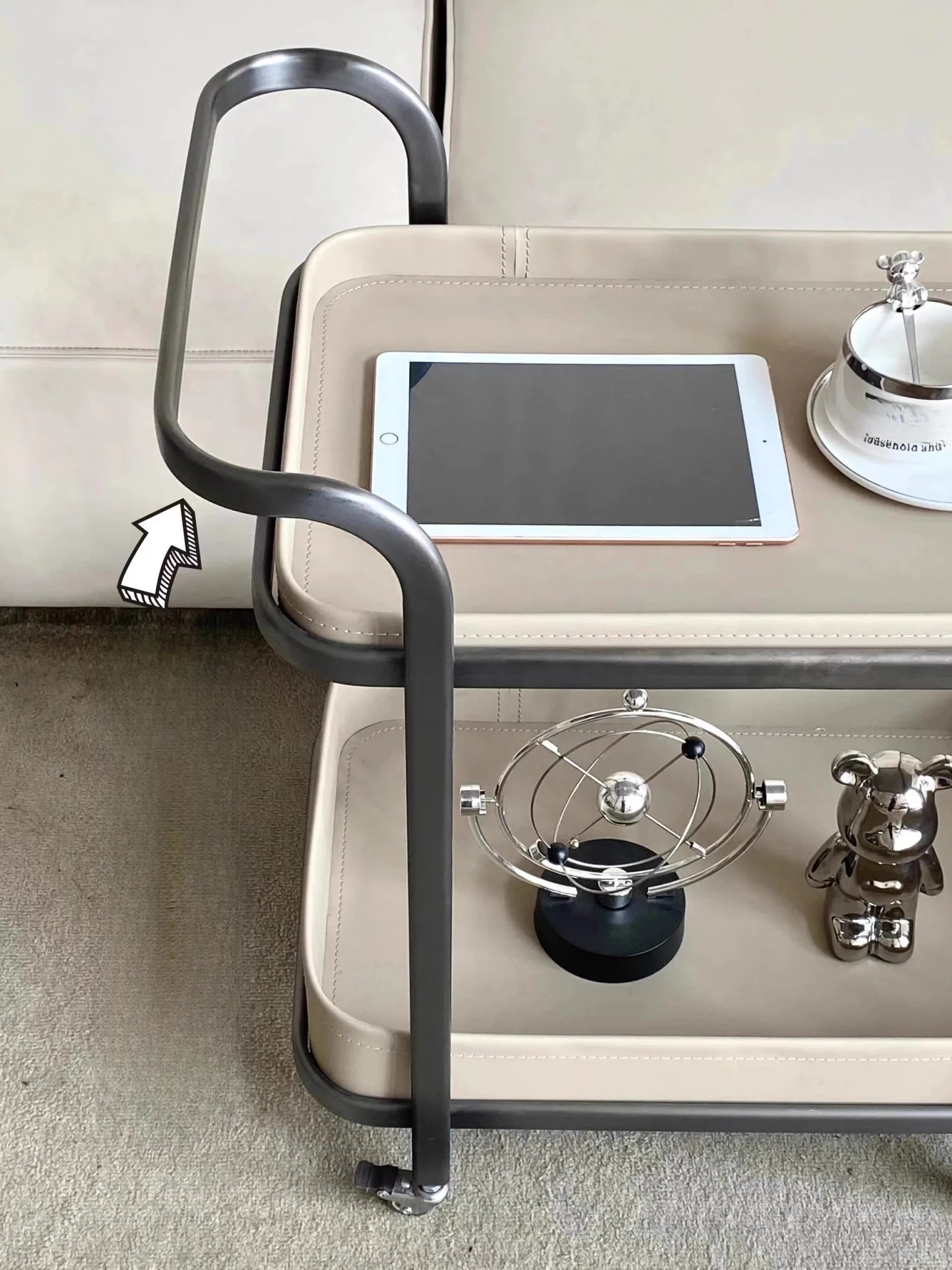 ステンレス製合成皮革センターテーブル｜おしゃれで機能的なリビング家具｜モダンデザインのキャスターテーブル hqy-5201