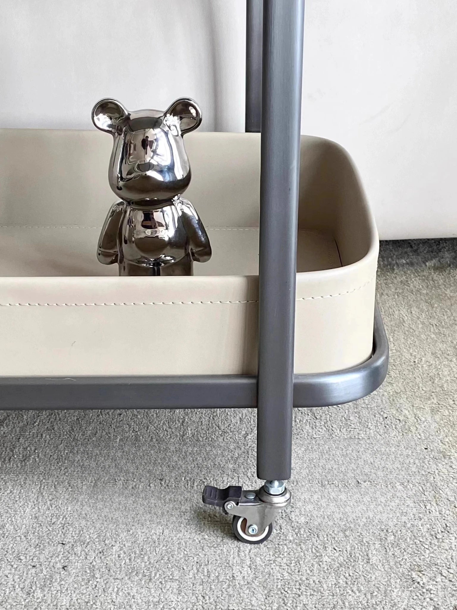 ステンレス製合成皮革センターテーブル｜おしゃれで機能的なリビング家具｜モダンデザインのキャスターテーブル hqy-5201