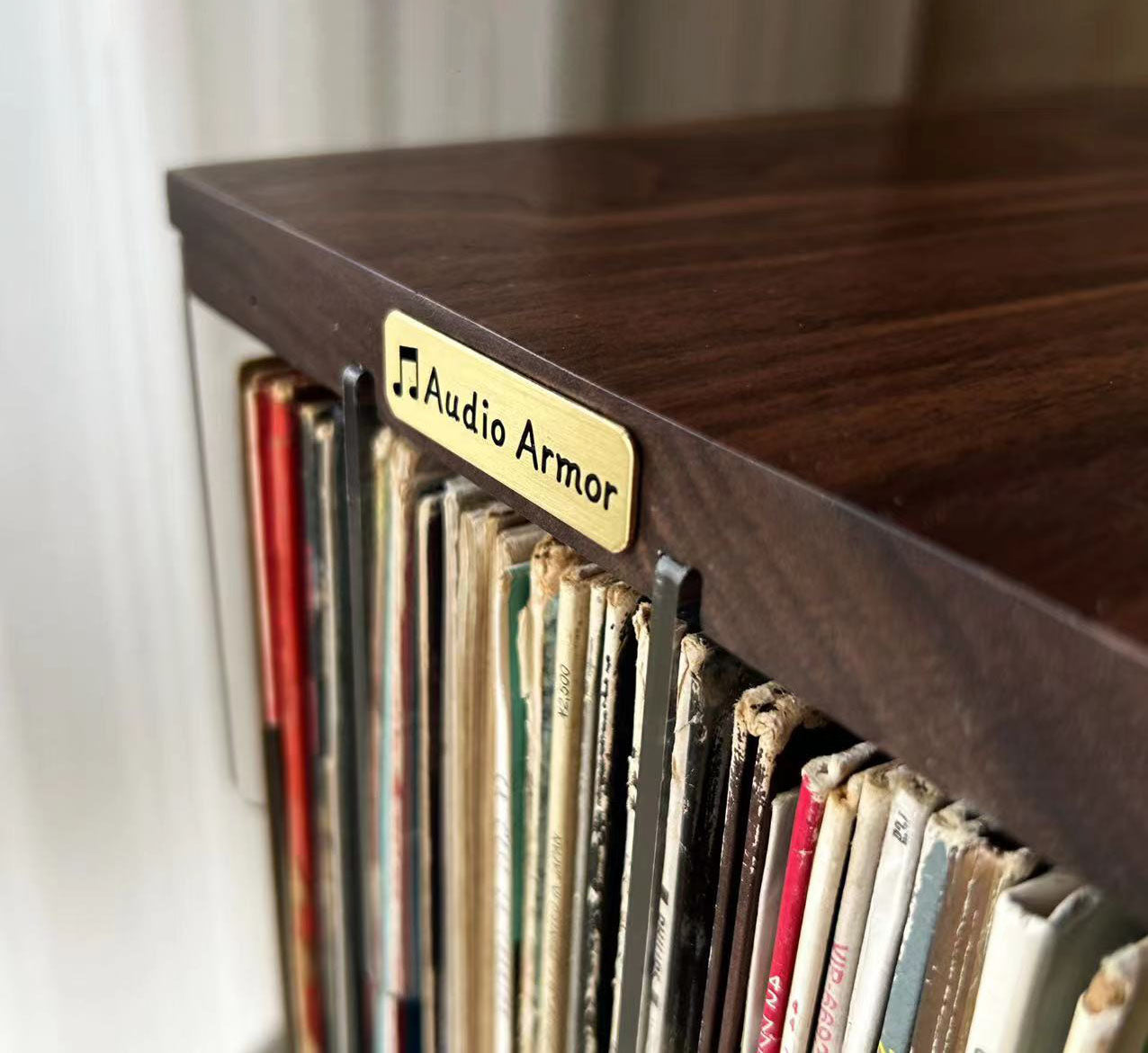 レコード・LPディスプレイ ラック ウォールナット無垢材 htxj-0002